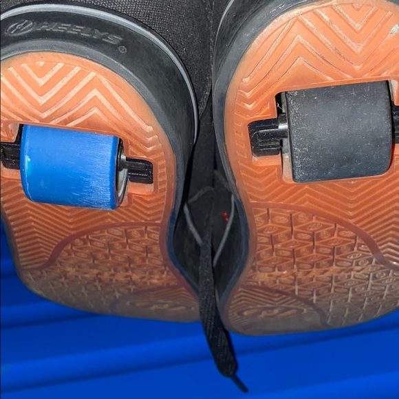 Heelys (Size 7 boys) - Picture 5 of 6